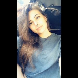 Meet your Posher, Anissa